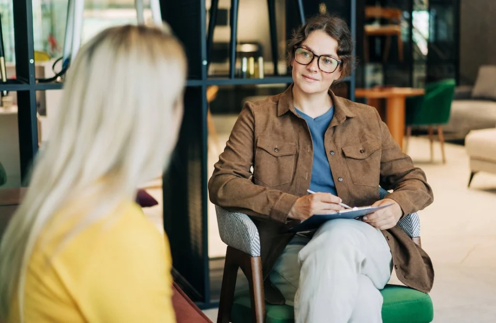 A person participates in therapy in inpatient alcohol rehab.