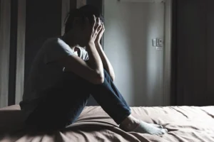 A person deals with Percocet withdrawal.